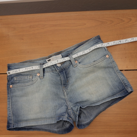 Levi's Hemmed Jean Shorts - Picture 3 of 8